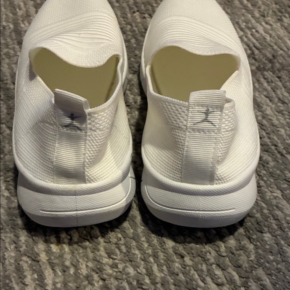 Danskin White Slip-On Sneakers, size 6 - Picture 3 of 5